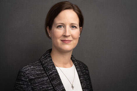 Portrait of Prof. Dr. Ellen Schmid