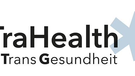 On the left is a square bracket pointing to the right, which brackets the word "InTraHealth" in an upper line and the word sequence Inter Trans Gesundheit in a lower line. On the right-hand side of the words are two overlapping symbol stars in light blue and light green. The light blue symbol star overlaps the text, the light green symbol star overlaps the light blue one