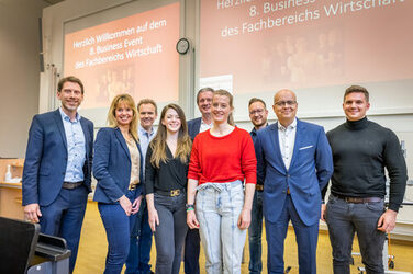 Group photo with employees of the Faculty of Business Studies and company representatives in a lecture hall.