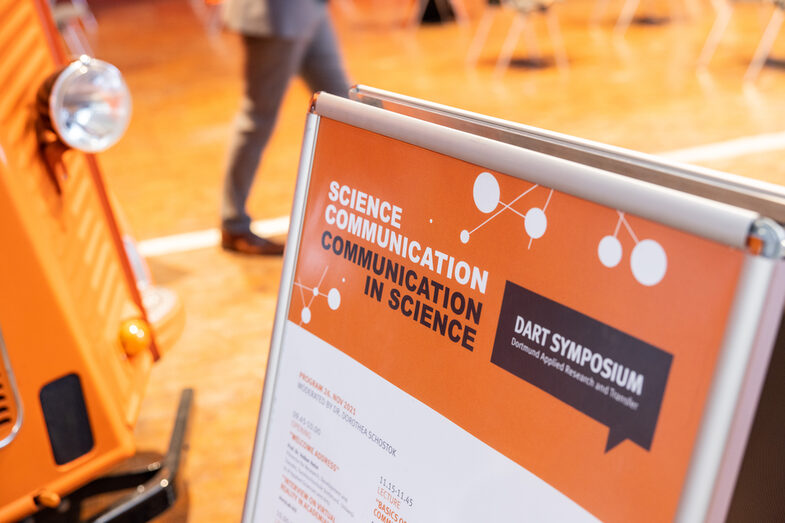 Program poster for the DART Symposium 2021 - Science Communication – Communication in Science