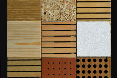 Neun unterschiedliche Holzwerkstoffe aneinander gereiht als Collage