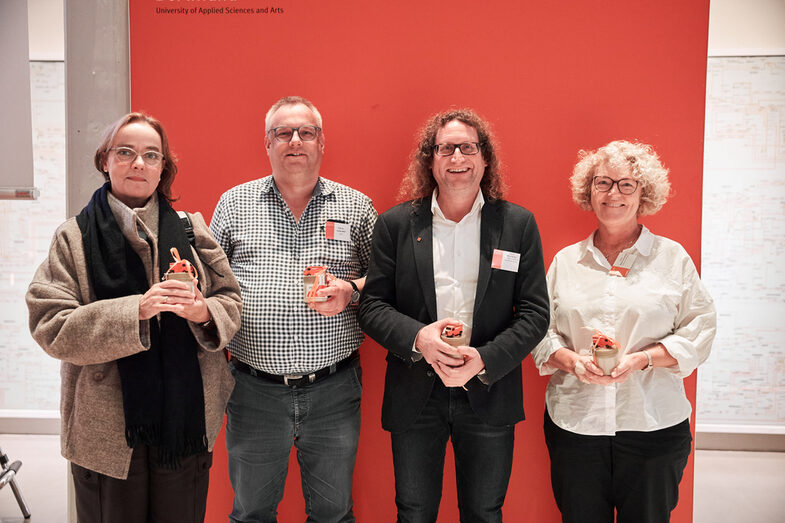 Gruppenbild der vier Rednerinnen und Redner der Fachhochschule, die ihre Internationalisierungsprojekte vorgestellt hatten
__Group picture of the four contributors from Fachhochschule who had presented their internationalization projects