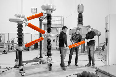 Three students work in the laboratory for high-voltage technology at Fachhochschule Dortmund.