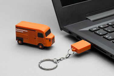 The HY as a USB stick connected to a laptop.