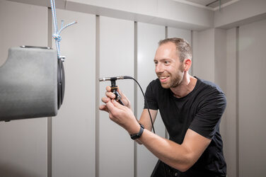 Acoustic measurement of a loudspeaker in a sound measurement room.__Acoustic measurement of a loudspeaker in a sound measurement room.<br><br>