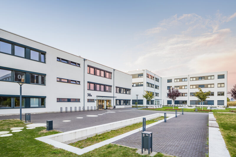 Photo of the buildings Emil-Figge-Straße 38a and 38b of the University of Applied Sciences Dortmund with forecourt.
