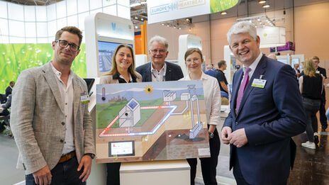 Group photo with Philip Wizenty (left), Prof. Dr. Sabine Sachweh (left), Prof. Dr. Norbert Wißing, Thea Buchholz and StS Christoph Dammermann at the MWIDE state community booth.