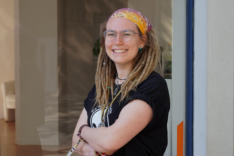 Foto von Sabrina,  StudyScout bei der Hochschule vor Ort