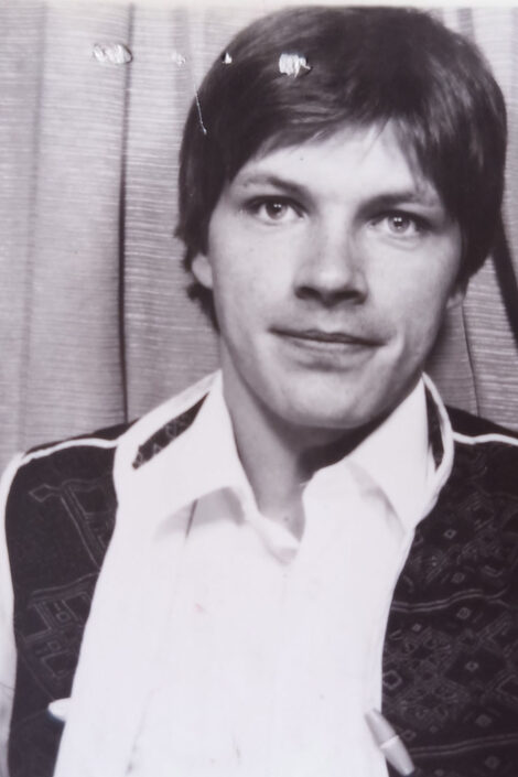 Porträtfoto von Bruno Knust in jungen Jahren (ca. 80er-Jahre).