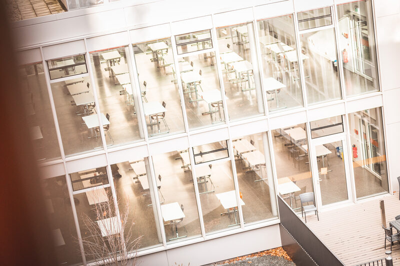 Photo of the inner courtyard of Sonnenstrasse and the part of the building with student workstations.