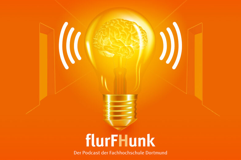 In einer strahlenden Glühbirne ist ein Gehirn visualisiert. Es ist ein Visual in Orange- und Gelbtönen. Auf dem Logo steht "flurFHunk - Der Podcast der Fachhochschule Dortmund."