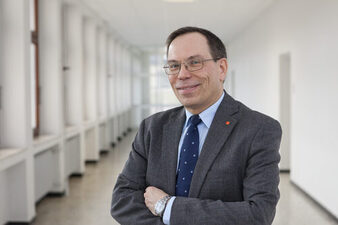 Portrait von Prof. Dr. Gerhard Bandow __ Portrait of Prof. Dr. Gerhard Bandow