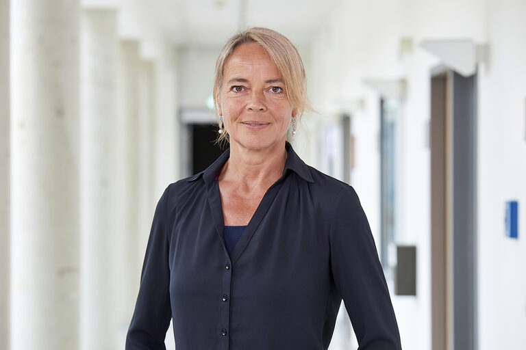 Portrait von Prof. Dr. Britta Böckmann __ Portrait of Prof. Dr. Britta Böckmann