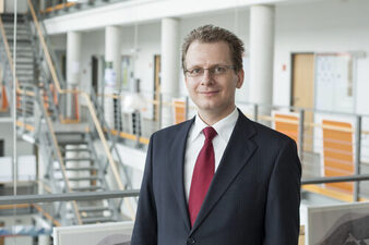 Portrait von Prof. Dr. Lars Fischer __ Portrait of Prof. Dr. Lars Fischer