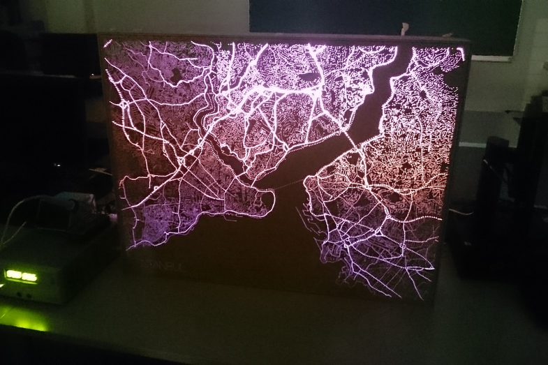 Straßenkarte mit LED-Hintergrundbeleuchtung.
