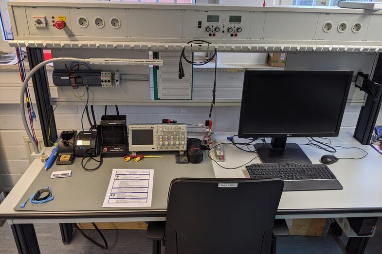 Workbench with screen and electronic devices in the workshop area