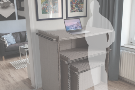 Visualisierung eines  Schreibtisch-Möbel aus Pappe in einem Arbeitszimmer.