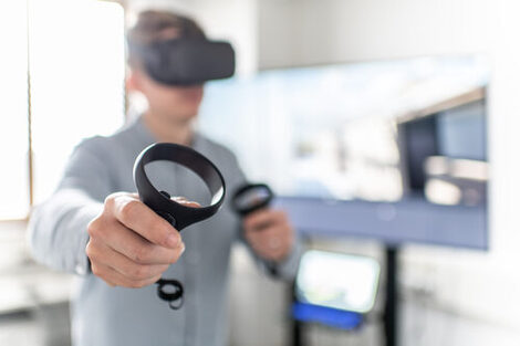 Employees with virtual reality glasses in the VR lab of the Faculty of Architecture<br>Architecture