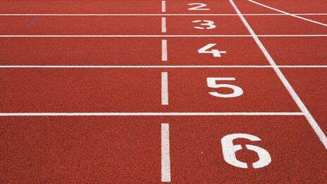 Laufbahn in einem Leichtathletik-Stadion