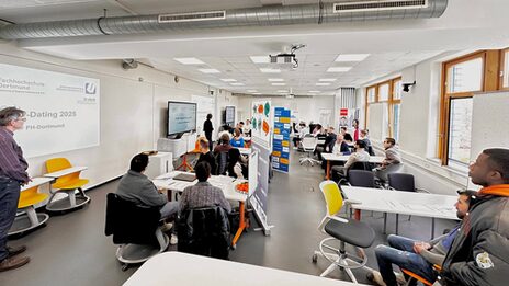 Ein Foto während der Begrüßung der Studierenden und Stipendiengeber beim DOMO 2025