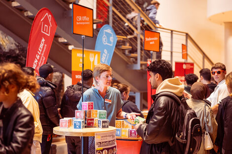 Menschen unterhalten sich