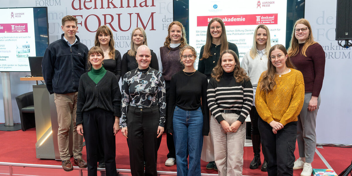 Group photo of the award winners on the stage of the Messeakademie 2024.