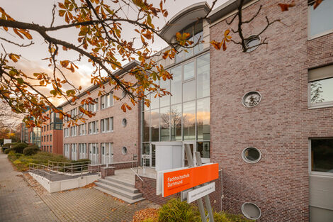 Photo of the entrance to the building at Joseph-von-Fraunhofer-straße 23 of Fachhochschule Dortmund.
