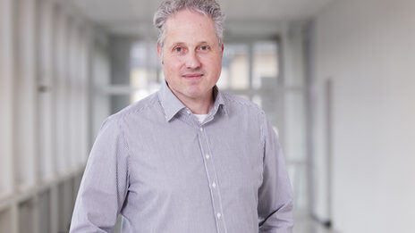 Portrait von Prof. Dr.-Ing. Frank Gustrau __ Portrait of Prof. Dr.-Ing. Frank Gustrau