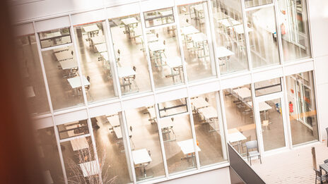 Photo of the inner courtyard of Sonnenstrasse and the part of the building with student workstations.