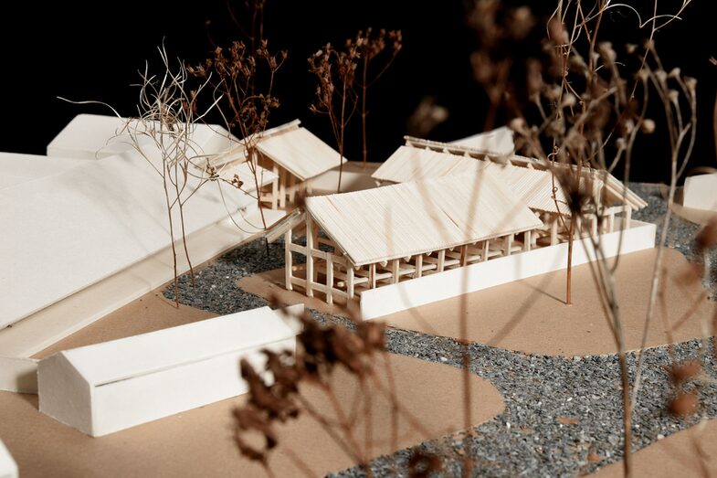 Architekturmodell aus Holz für den Entwurf einer Schulerweiterung in Mae Sot, Thailand