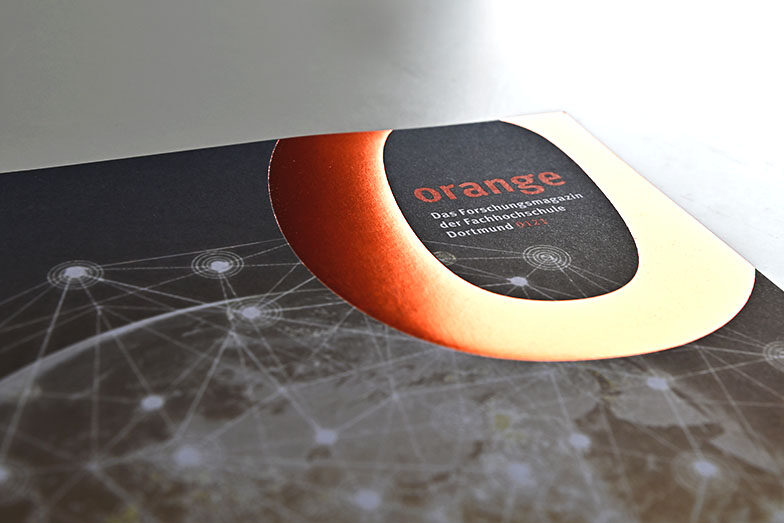 Herangezoomter Bildausschnitt des Forschungsmagazins Orange mit Fokus auf den Titel