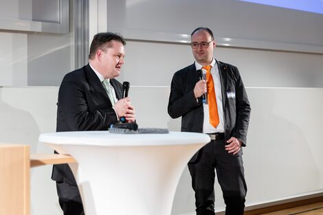 Die Forschungspreisträger 2024 der Fachhochschule Dortmund, rechts Prof. Dr. Stefan Kempen und links Prof. Dr. Martin Kiel